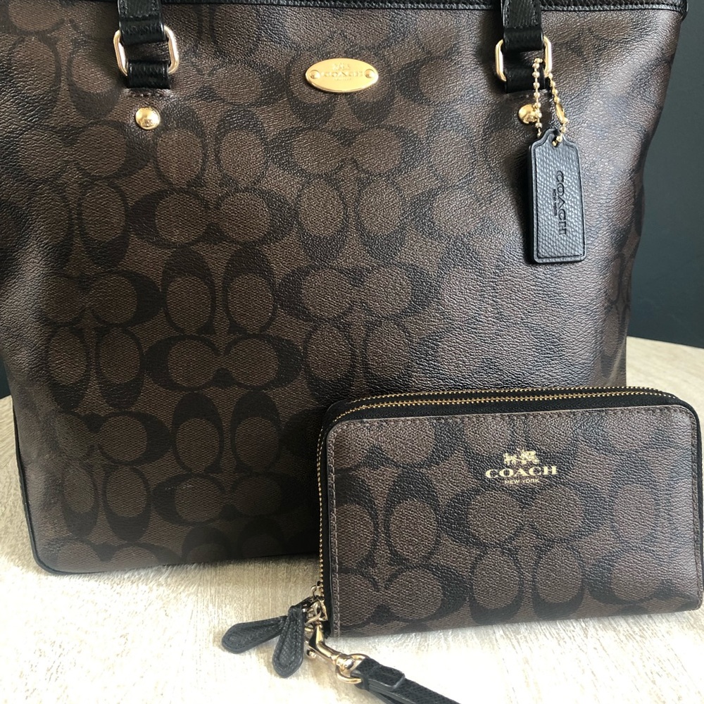 Coach signature tote & matching double zip wallet